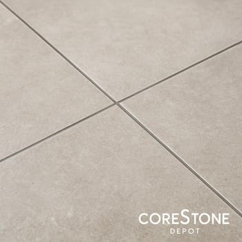 Tikinti obyektində yeni qoyulmuş döşəmə plitələri